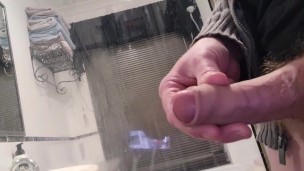 Massive Cumshot, I Literally Pissed Cum