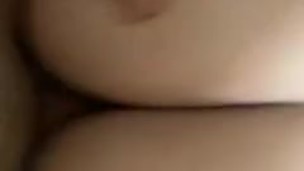 شرموطة 💆🏻‍♀️ مصرية خاينة 🇪🇬🔥 تتناك من بتاع العيش 🍆 قبل ما جوزها 👴🏽 الخول يرجع من الشغل