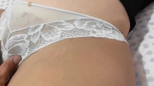 Madrastra latina sexy jugando con su hijastro