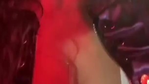 Angela Doll – Je trouve un inconnu dans un centre commercial pour me faire sodomiser dans le parking