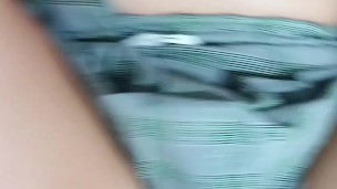 ME CORRO EN LAS TETAS DE INOCENTE COLEGIALA Y LE LLENO EL UNIFORME DE MIS FLUIDOS!