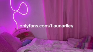 Twitch Streamer Ass Leak – Gamer Cheeks Out Slip!