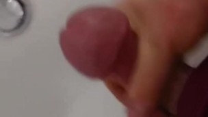 Auf der Arbeit heimlich und schnell masturbiert