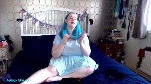 AngryLlamaUK Lightsaber Toy Rview – Solo Girl