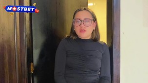 Le fui infiel a mi esposo con el plomero, me folla duro y me termina en el culo.